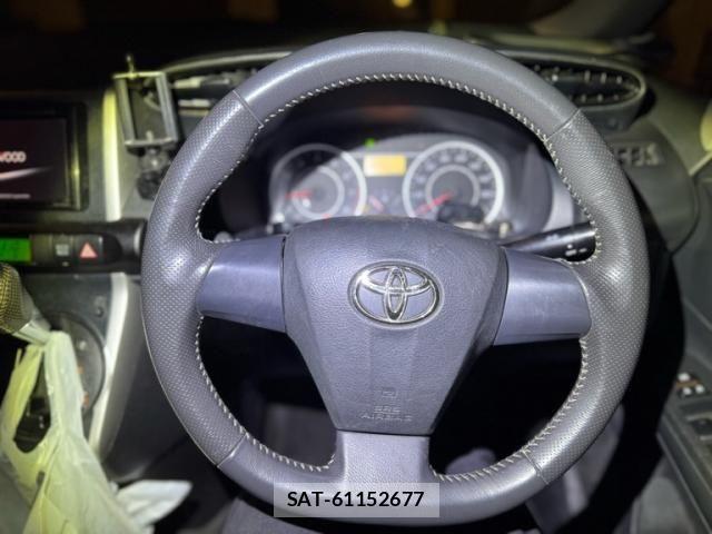 Toyota WISH 2010-08 7621492-15