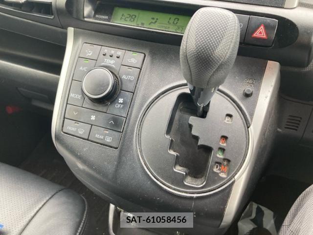 Toyota WISH 2013-10 7880653-17