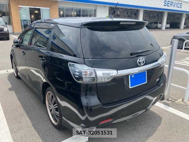 Toyota WISH 2013-07 7880649-5