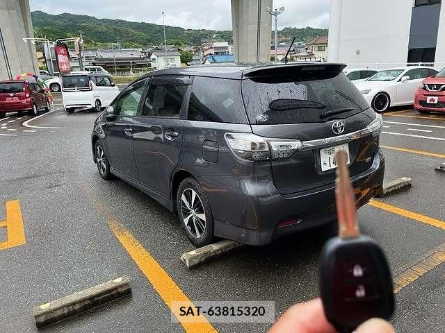 Toyota WISH 2013-11 7981628-2