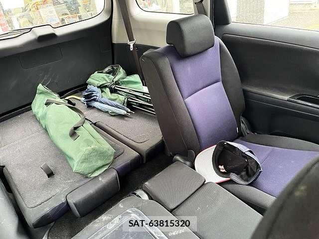 Toyota WISH 2013-11 7981628-5