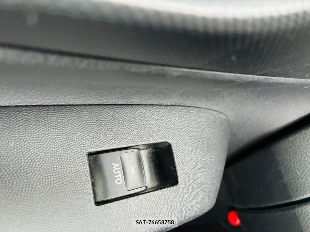 Toyota WISH 2011-05 7781698-23
