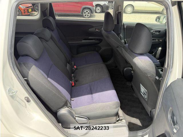 Toyota WISH 2014-10 7981629-11