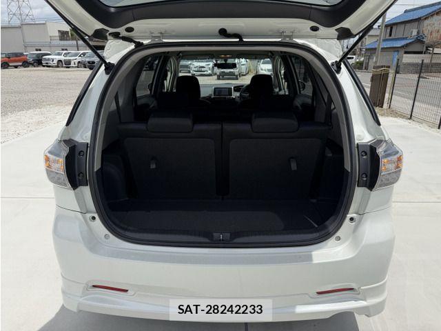 Toyota WISH 2014-10 7981629-14