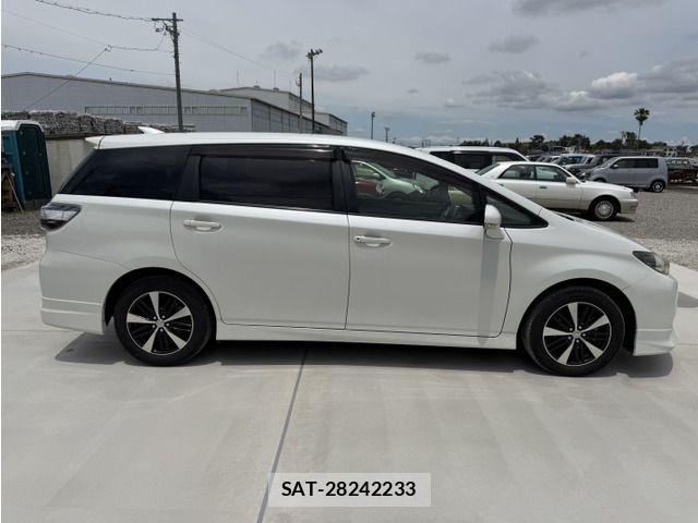 Toyota WISH 2014-10 7981629-5
