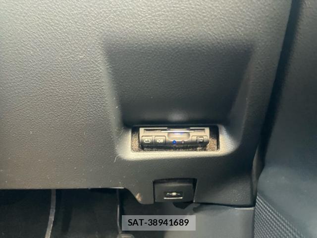 Toyota WISH 2014-03 8039310-19