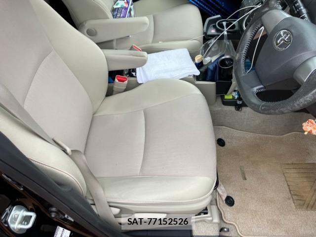 Toyota WISH 2015-11 8039308-13