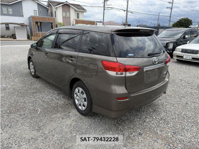 Toyota WISH 2009-06 8159571-5
