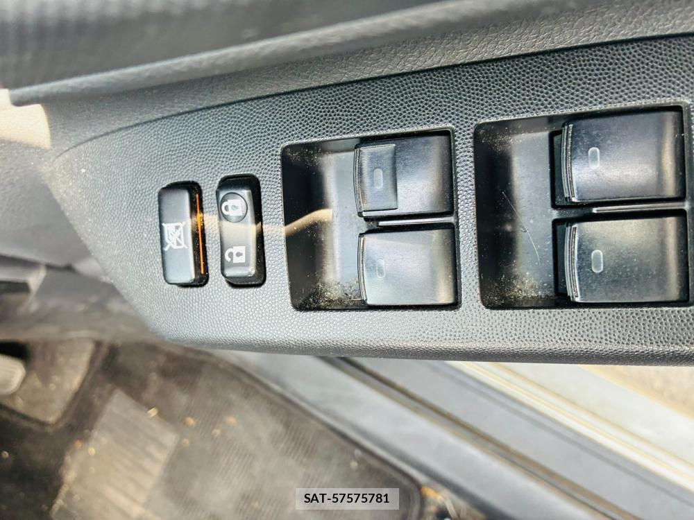 Toyota WISH 2010-06 8156574-21