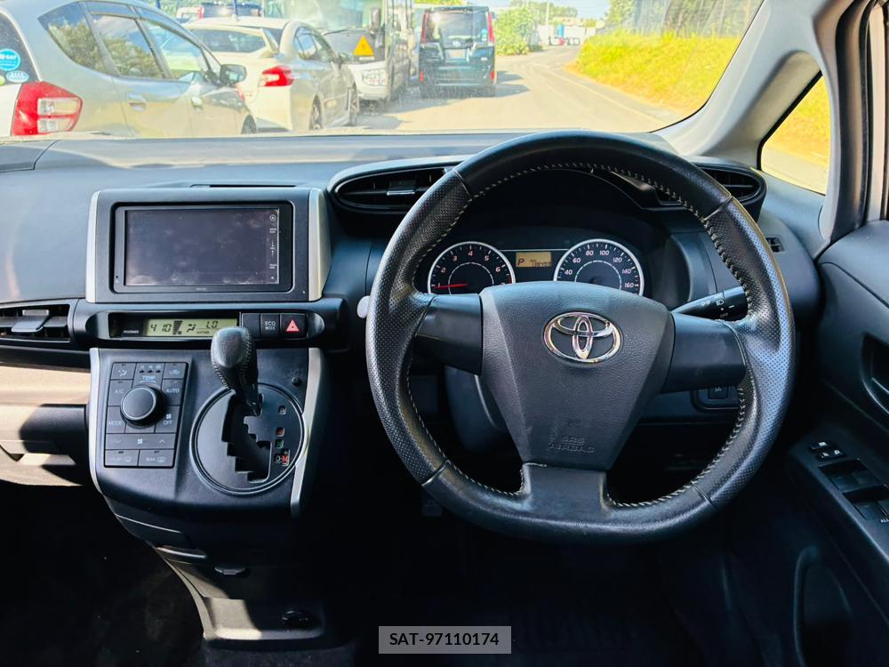 Toyota WISH 2011-12 8199623-13