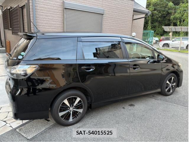 Toyota WISH 2016-04 8232496-1