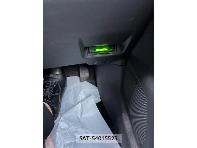 Toyota WISH 2016-04 8232496-6