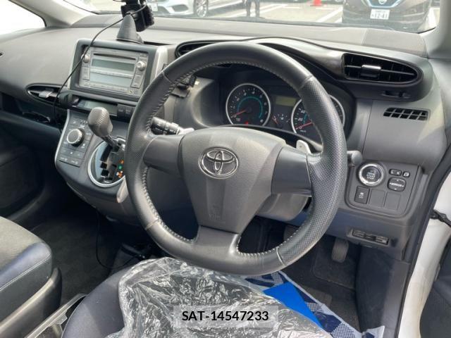 Toyota WISH 2009-10 8247224-11