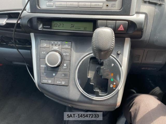 Toyota WISH 2009-10 8247224-17