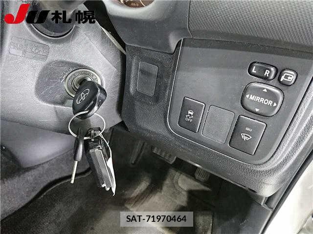 Toyota WISH 2010-08 8252228-2