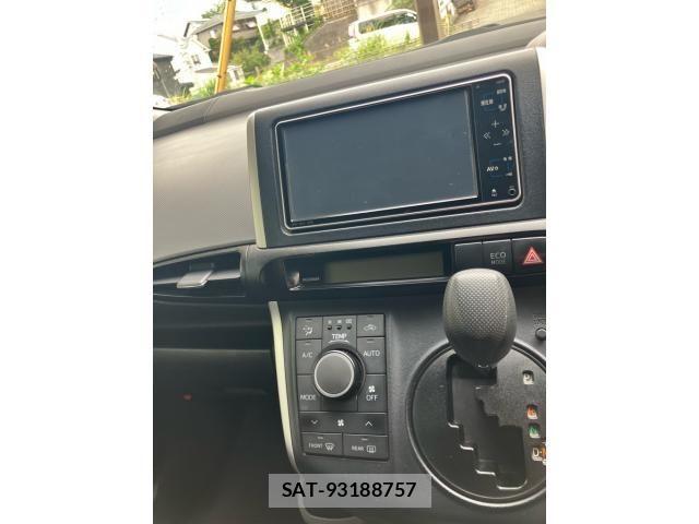 Toyota WISH 2009-10 8318235-11