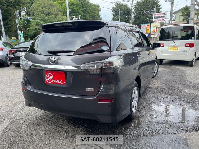 Toyota WISH 2017-06 8318228-1