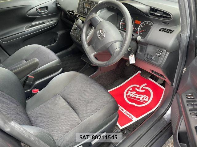 Toyota WISH 2017-06 8318228-4