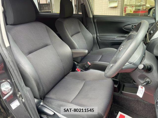 Toyota WISH 2017-06 8318228-5