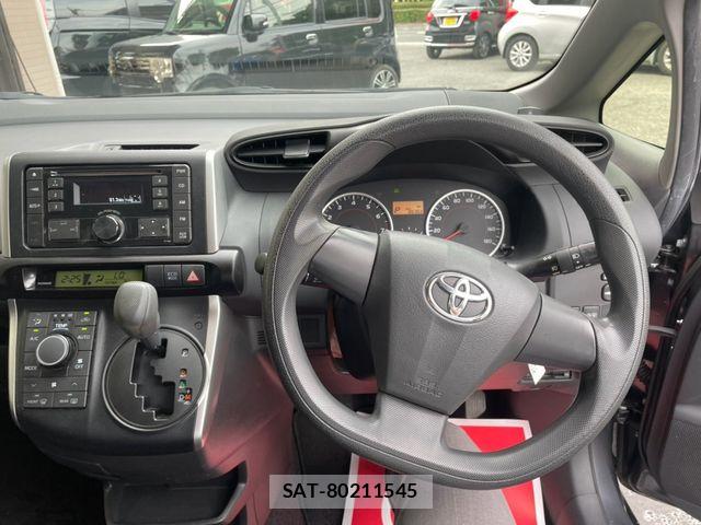 Toyota WISH 2017-06 8318228-6