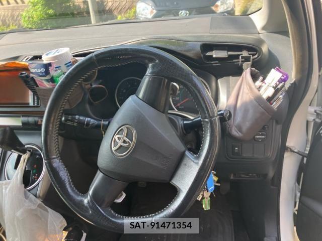 Toyota WISH 2011-11 8318234-10