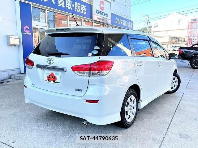 Toyota WISH 2011-07 8318229-2