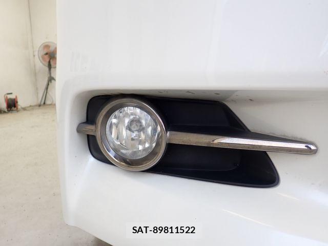 Toyota WISH 2013-11 8338583-9