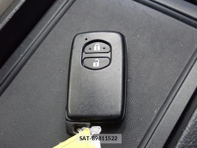 Toyota WISH 2013-11 8338583-26