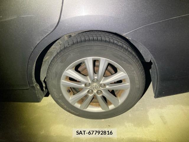 Toyota WISH 2017-05 8369897-9