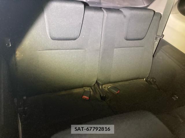 Toyota WISH 2017-05 8369897-15