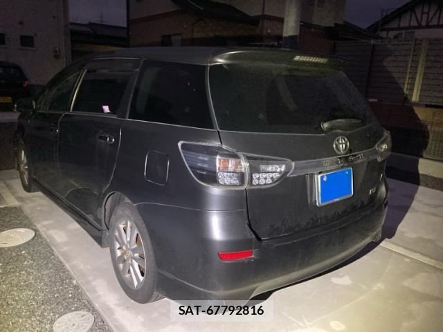 Toyota WISH 2017-05 8369897-6