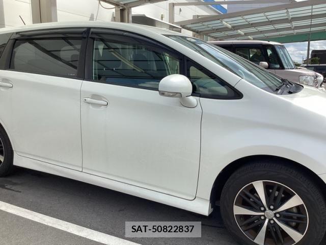 Toyota WISH 2013-03 8458805-4