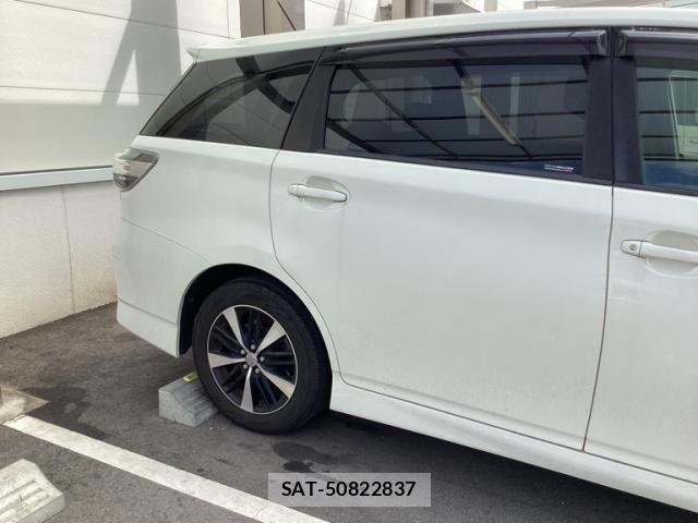 Toyota WISH 2013-03 8458805-5