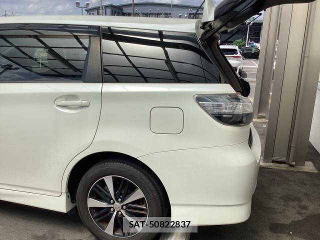 Toyota WISH 2013-03 8458805-6