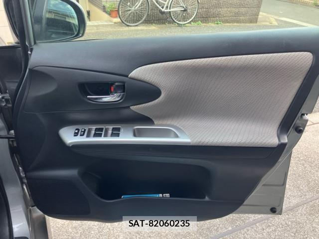 Toyota WISH 2009-08 8528327-15