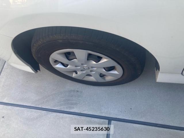 Toyota WISH 2013-06 8564175-5