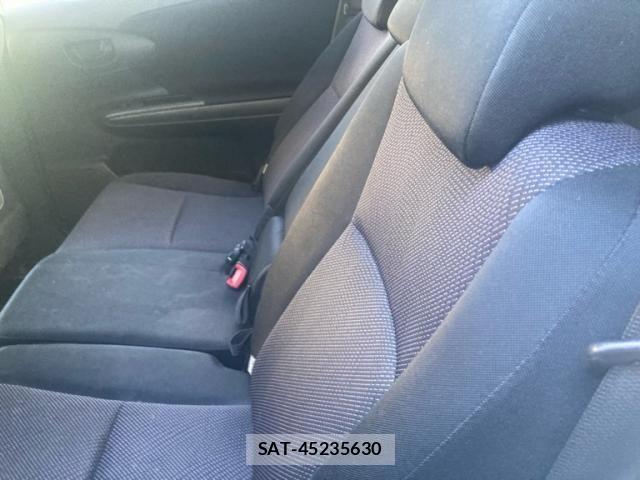 Toyota WISH 2013-06 8564175-7