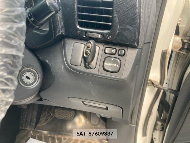 Toyota WISH 2007-04 8667191-12