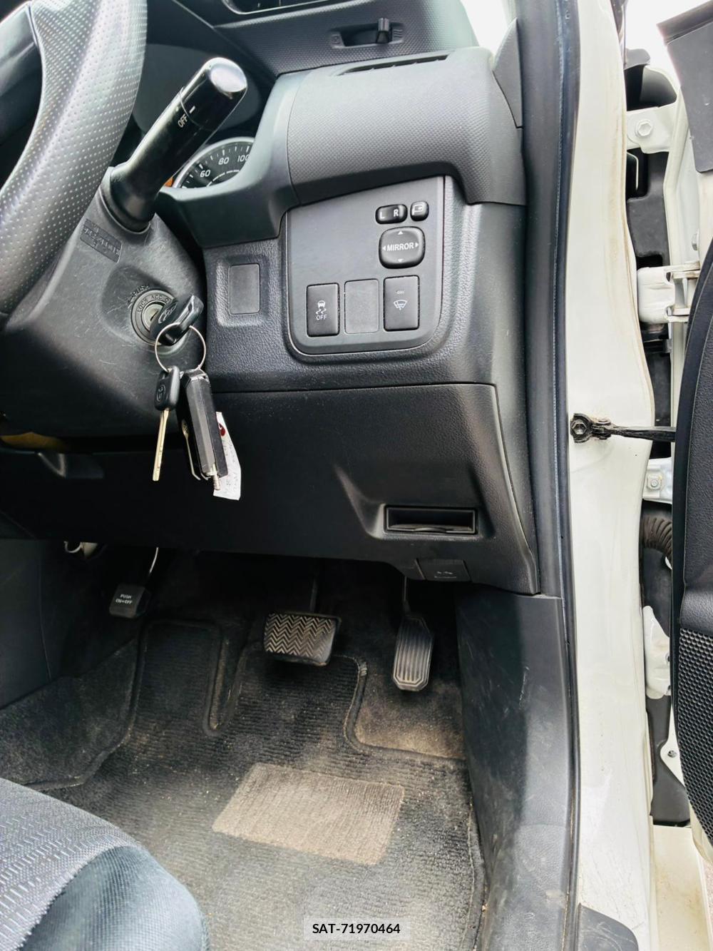 Toyota WISH 2010-08 8252228-16