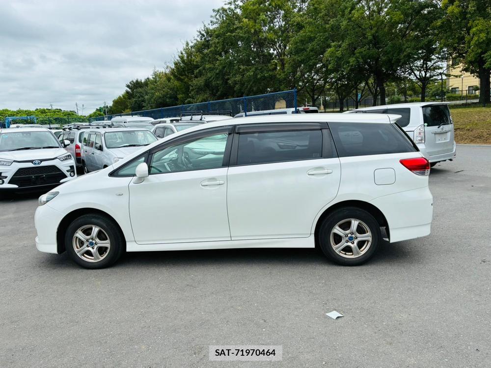 Toyota WISH 2010-08 8252228-1