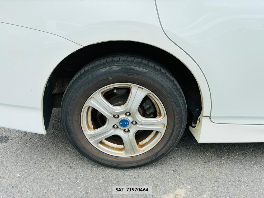Toyota WISH 2010-08 8252228-26