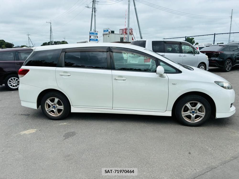 Toyota WISH 2010-08 8252228-5