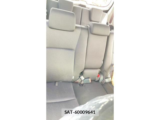 Toyota WISH 2017-04 8832617-15