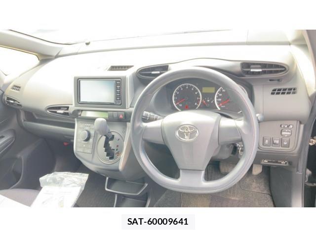 Toyota WISH 2017-04 8832617-16