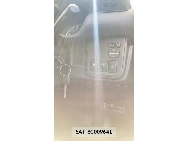 Toyota WISH 2017-04 8832617-17