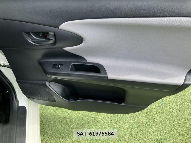 Toyota WISH 2011-02 8832619-25