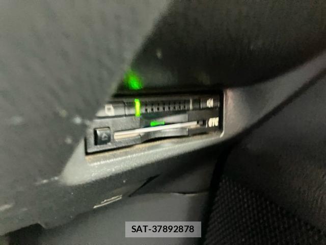 Toyota WISH 2011-07 8832620-17