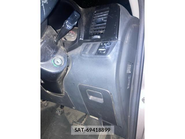 Toyota WISH 2006-01 8883067-17