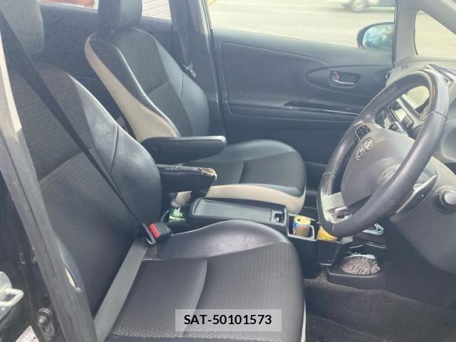 Toyota WISH 2013-10 8883065-11