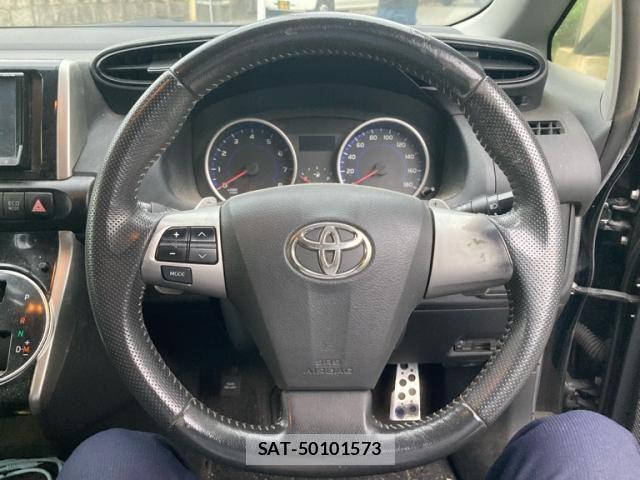 Toyota WISH 2013-10 8883065-13